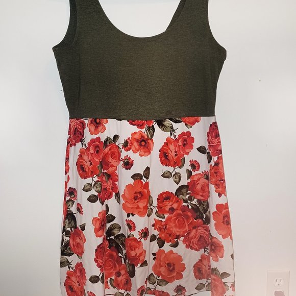 XL Green & Red Flower Dress Handmade by Mam'Zelle & Petit Homme - Picture 4 of 4